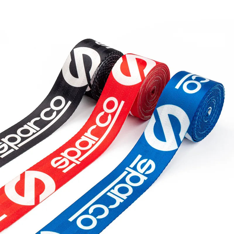 Universal seat belt for racing cars