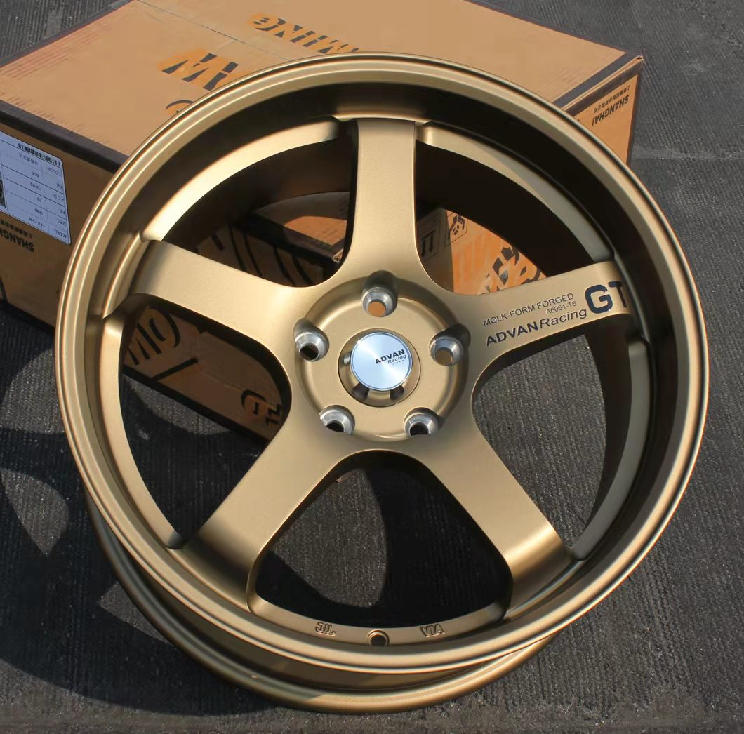 Advan GT R18 5x114.3
