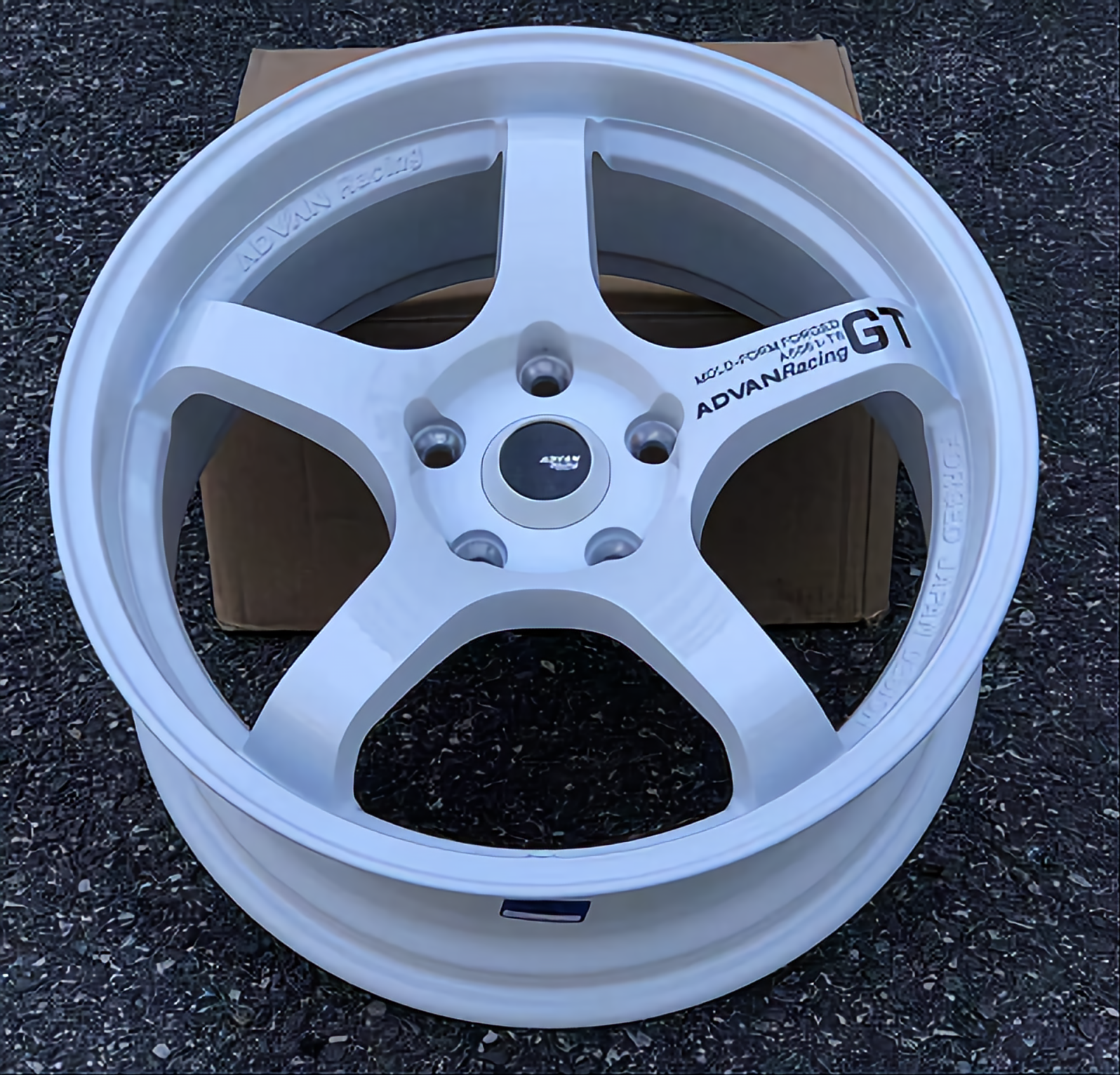 Advan GT R18 5x114.3