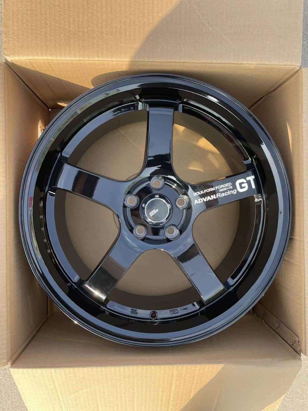 Advan GT R18 5х113.1