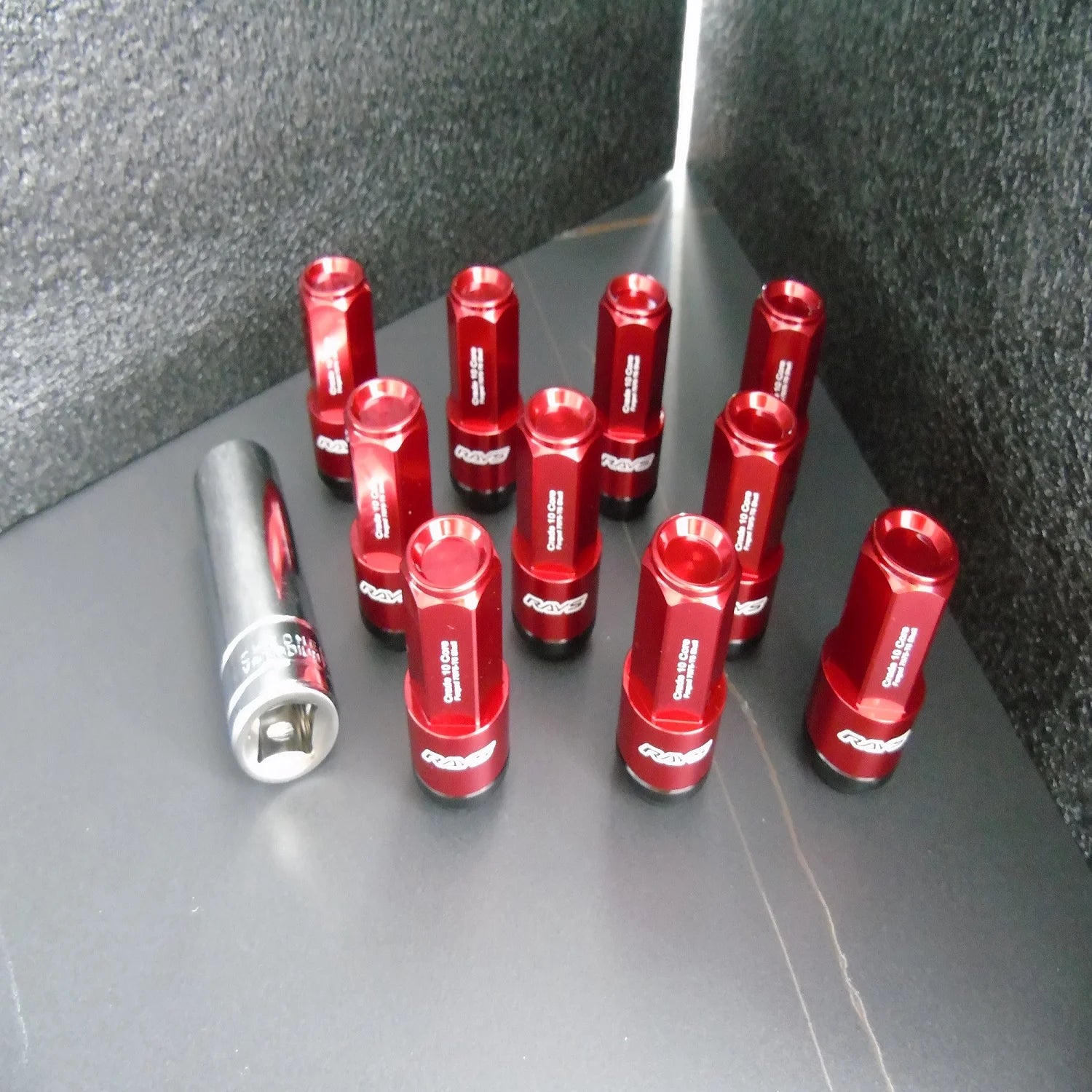 Wheel nut with aluminum + steel