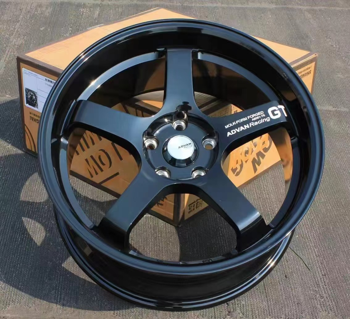 Advan GT R18 5x114.3