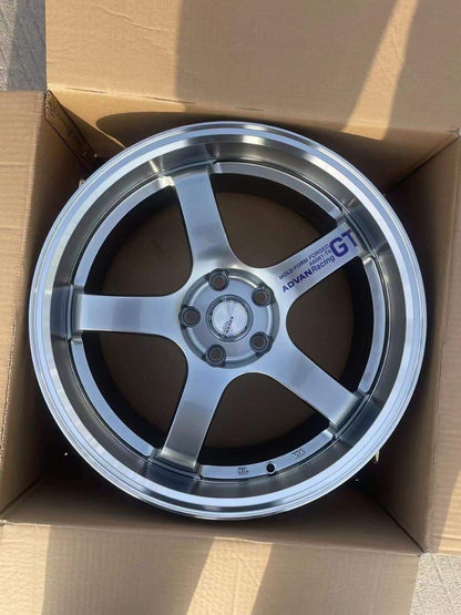 Advan GT R17 5x100