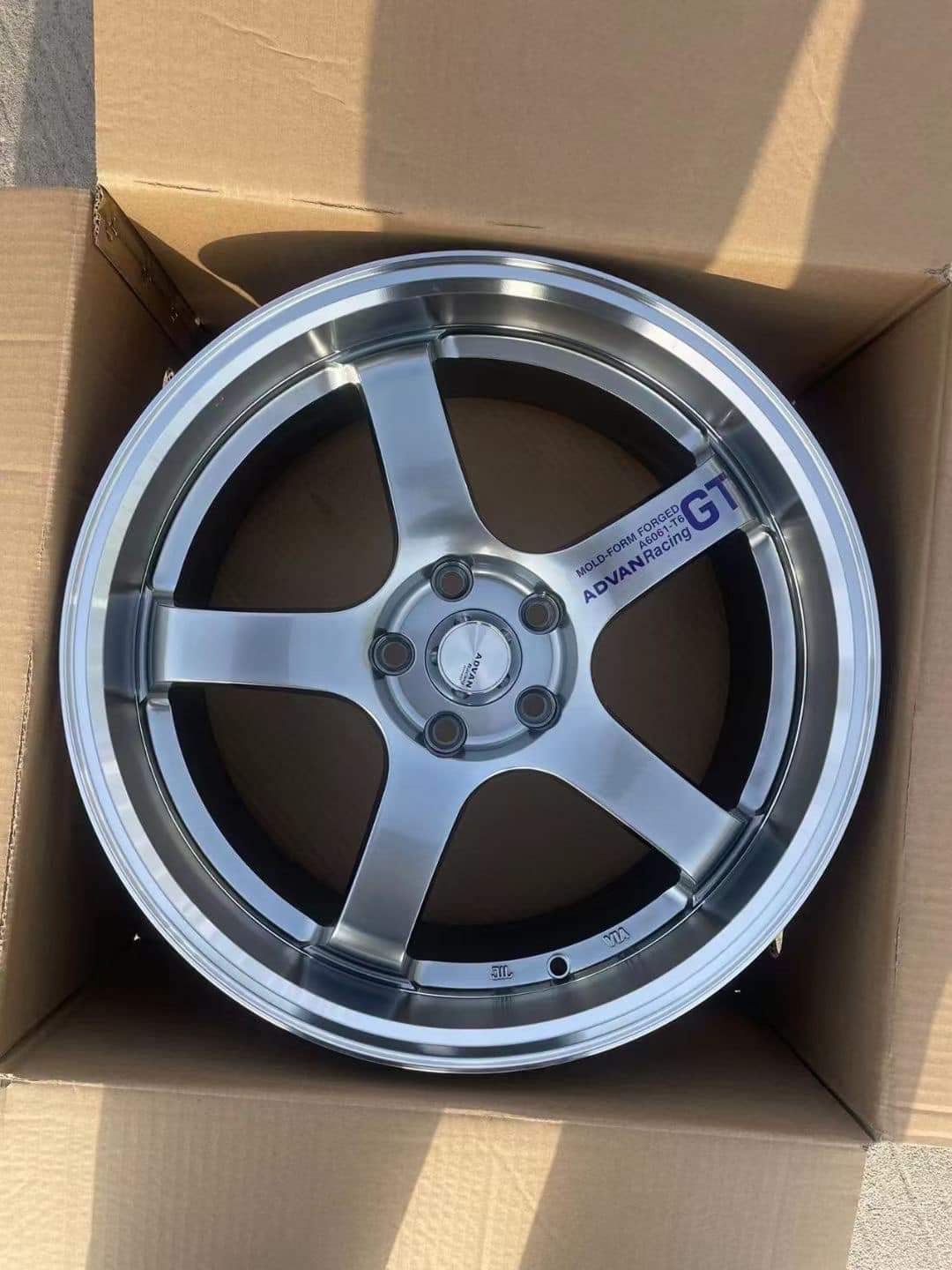 Advan GT R18 5х113.1