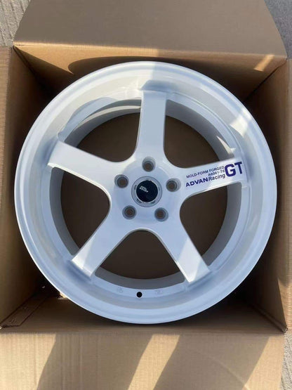 Advan GT R17 5x100