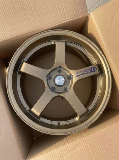 Advan GT R17 5x100